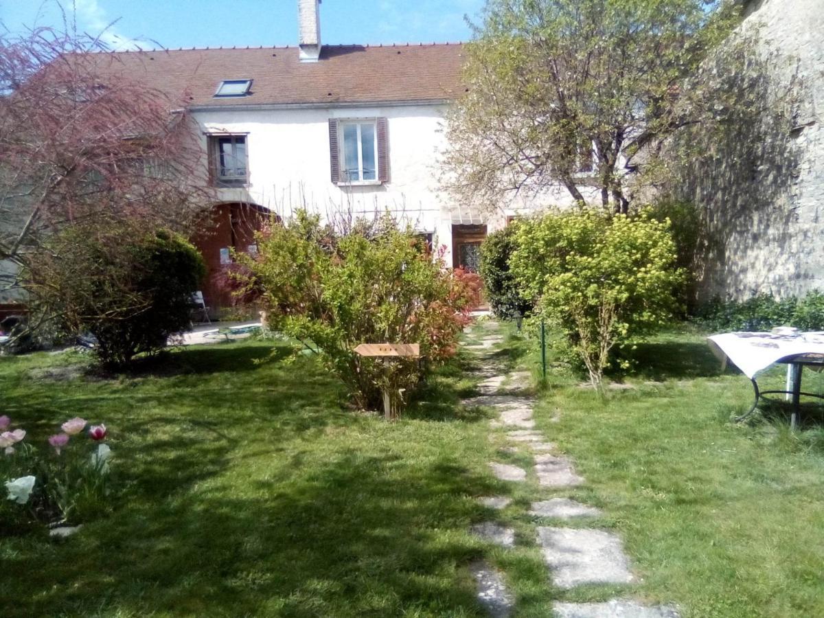 La Grille Fleurie, Chambres D'Hote Chez L'Habitant Arthonnay Luaran gambar