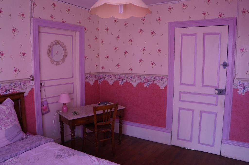 La Grille Fleurie, Chambres D'Hote Chez L'Habitant Arthonnay Luaran gambar