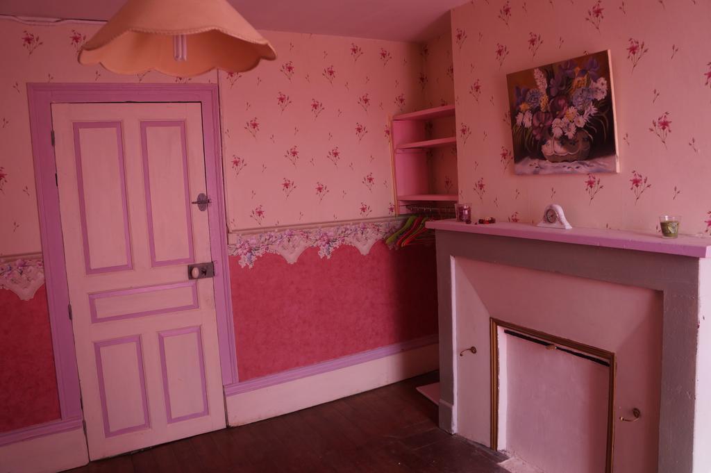 La Grille Fleurie, Chambres D'Hote Chez L'Habitant Arthonnay Luaran gambar