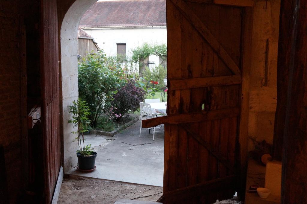 La Grille Fleurie, Chambres D'Hote Chez L'Habitant Arthonnay Luaran gambar